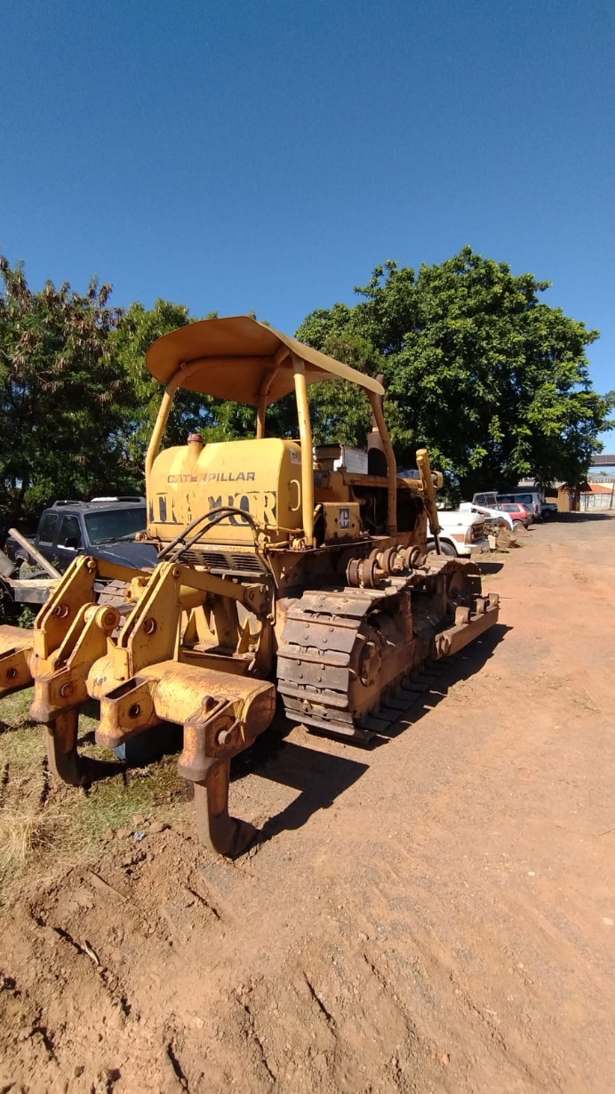 Tratores de esteira Caterpillar D6T 1975