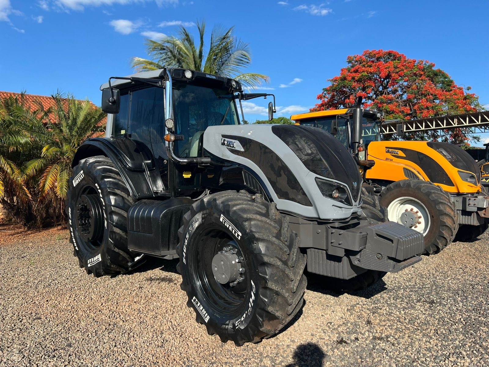 Tratores Agrícolas Valtra BH194
