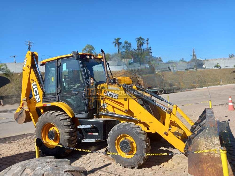 Retroescavadeira JCB 3CX 2021