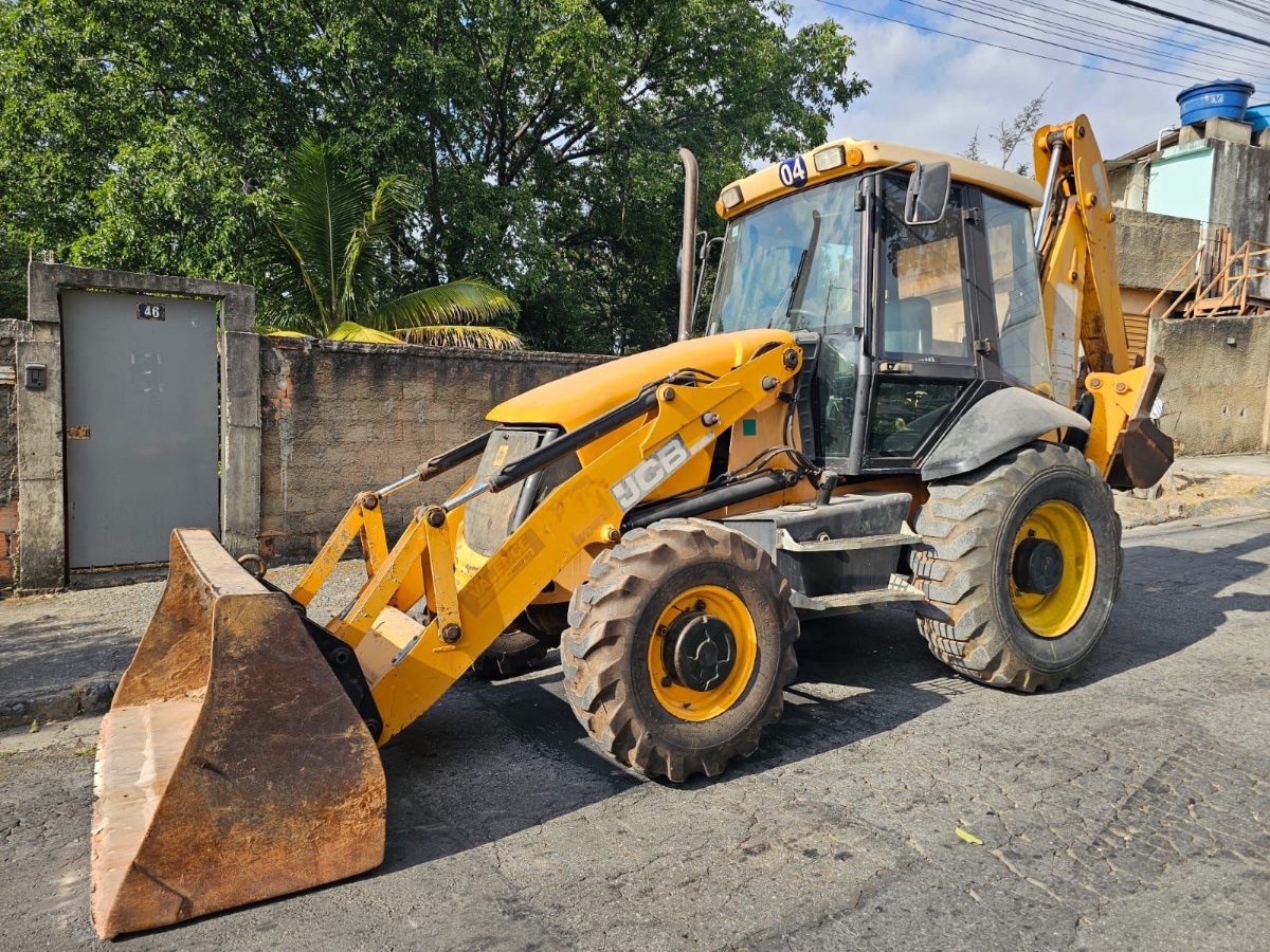 Retroescavadeira JCB 3C 2013
