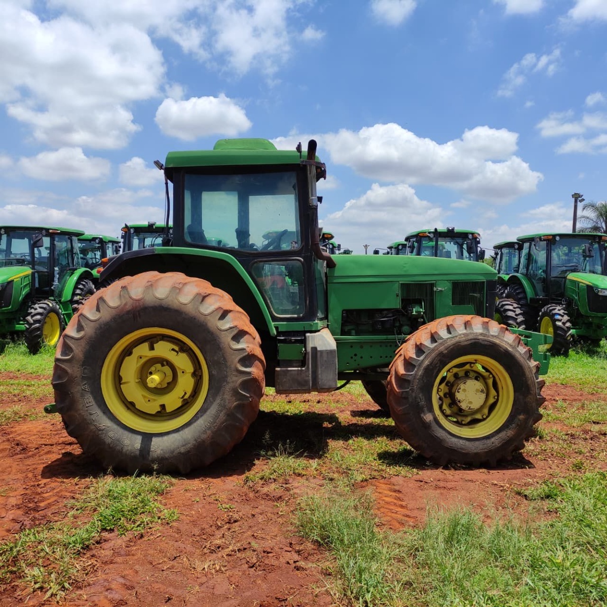 Tratores Agrícolas John Deere 7500 2000
