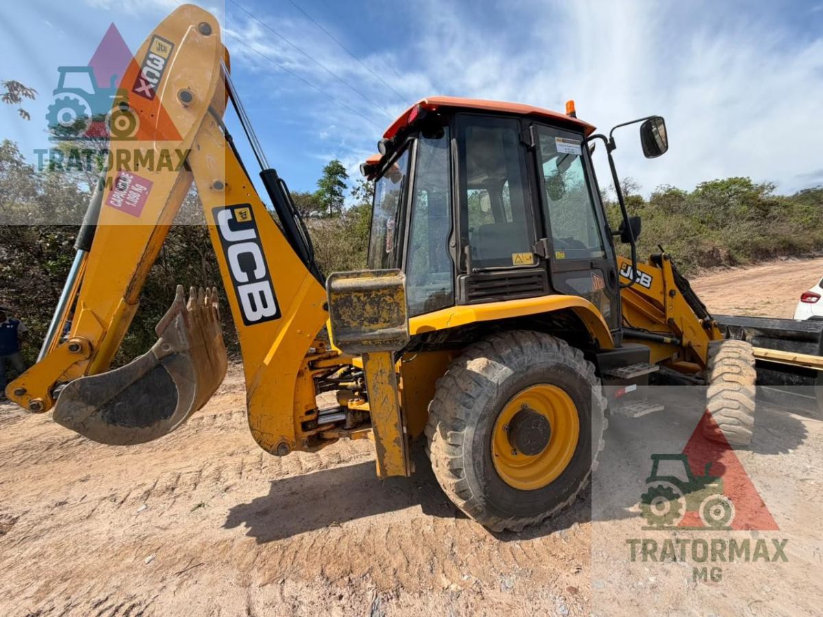 Retroescavadeira JCB 3CX 2020