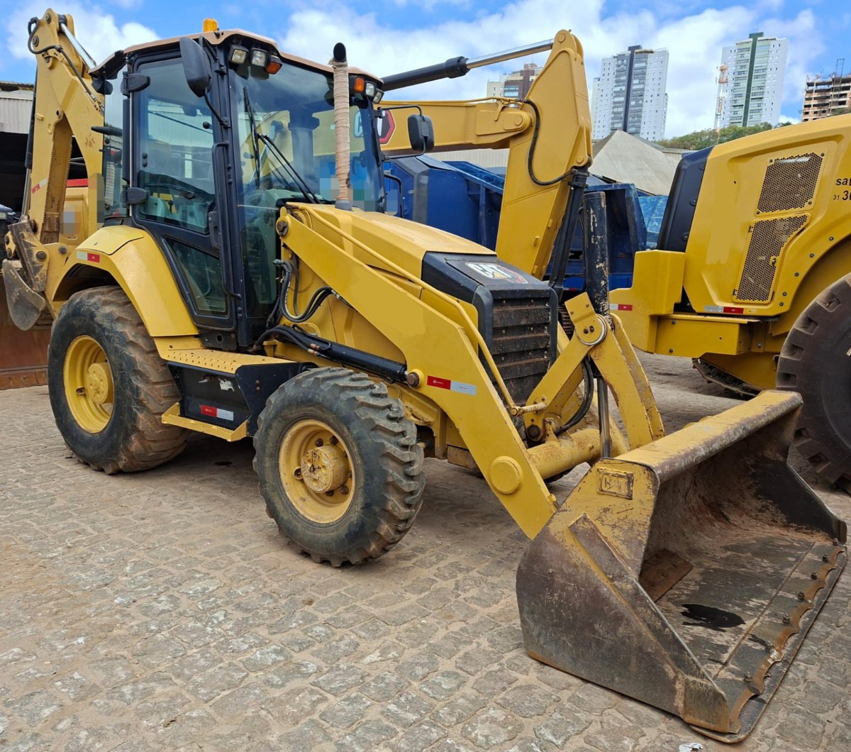 Retroescavadeira Caterpillar 416F2 2022