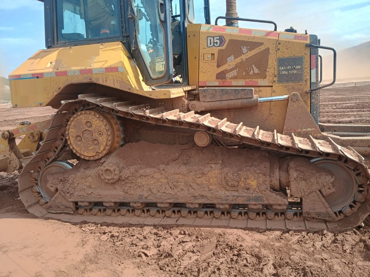 Trator de esteira Caterpillar D5 2024