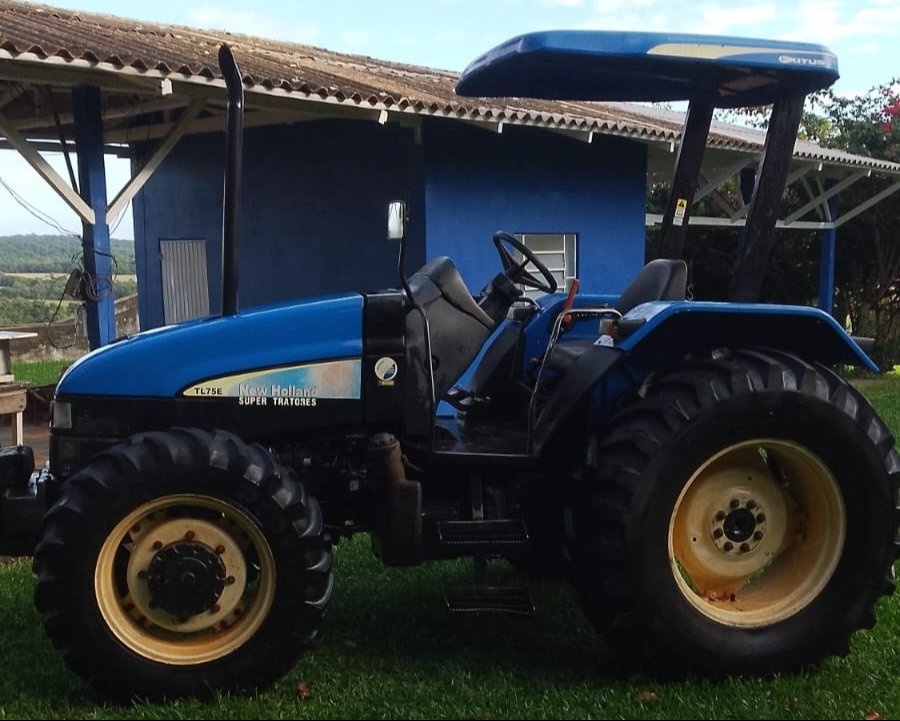 Trator agrícola New Holland TL 75E 2011
