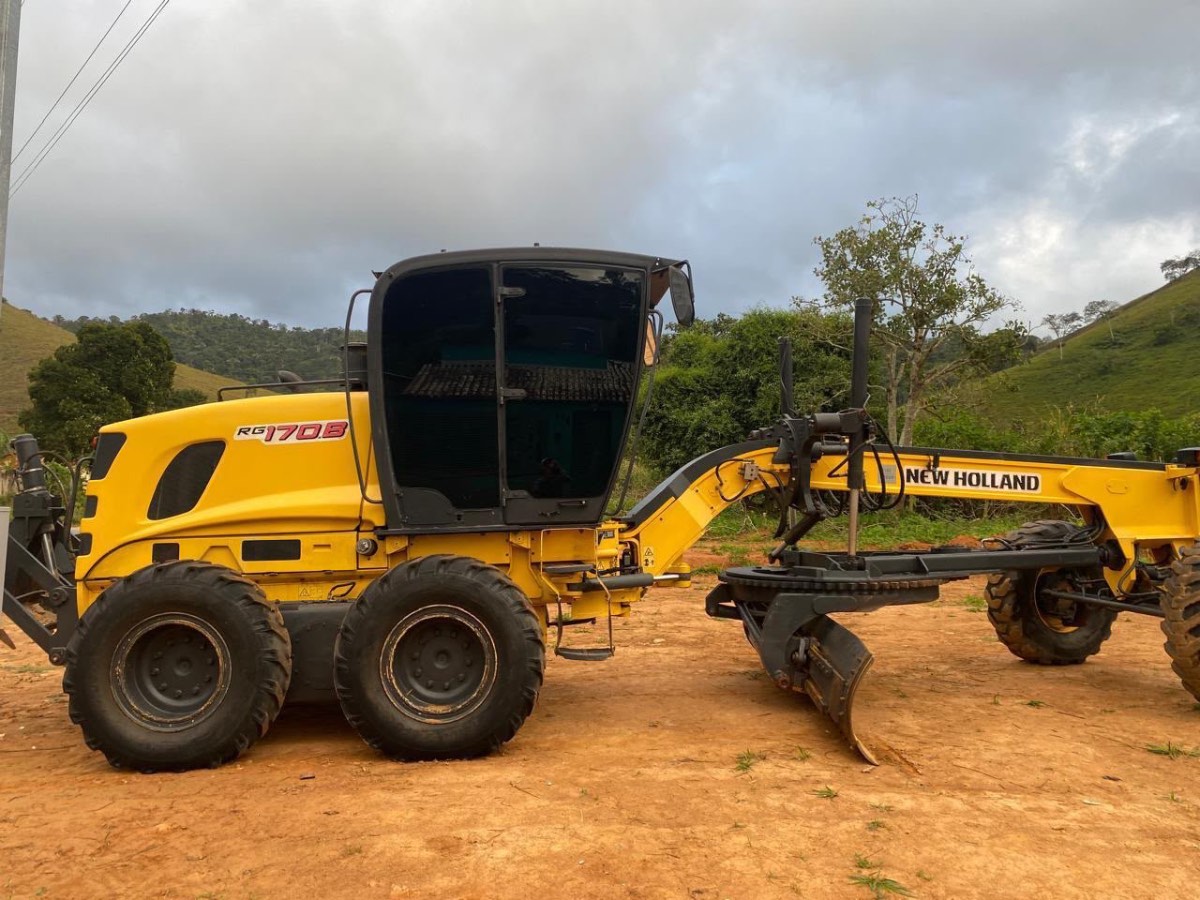 Motoniveladora New Holland RG 170B 2011