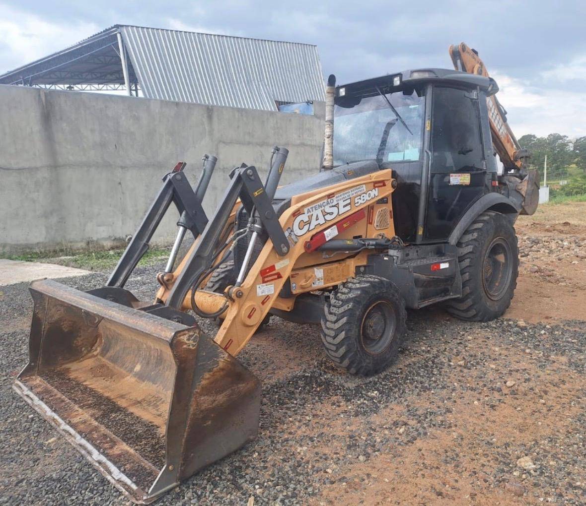 Retroescavadeira Case 580N 2020