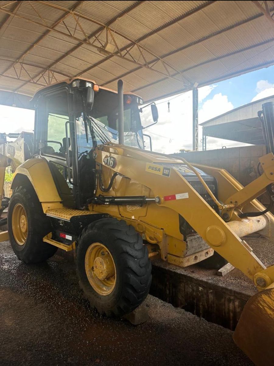 Retroescavadeira Caterpillar 416 2022