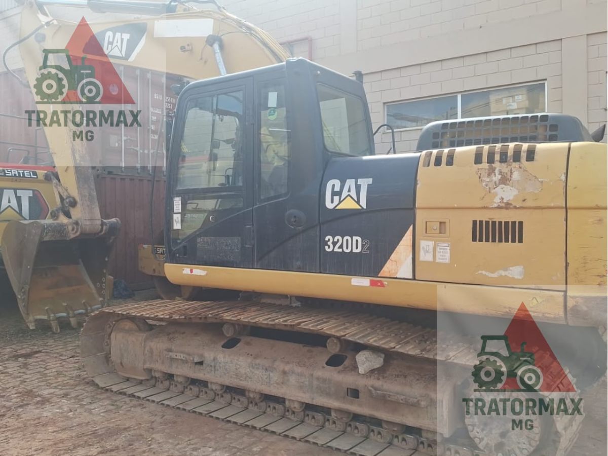 Escavadeira Caterpillar 320D2 2014
