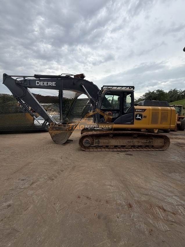 Escavadeira John Deere 210G LC 2022