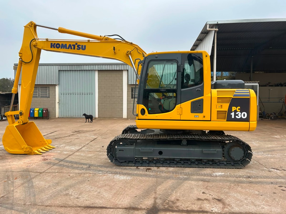 Escavadeira Komatsu PC130 2015