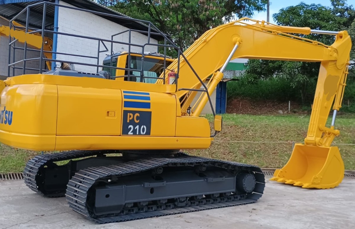 Escavadeira Komatsu PC210 2020
