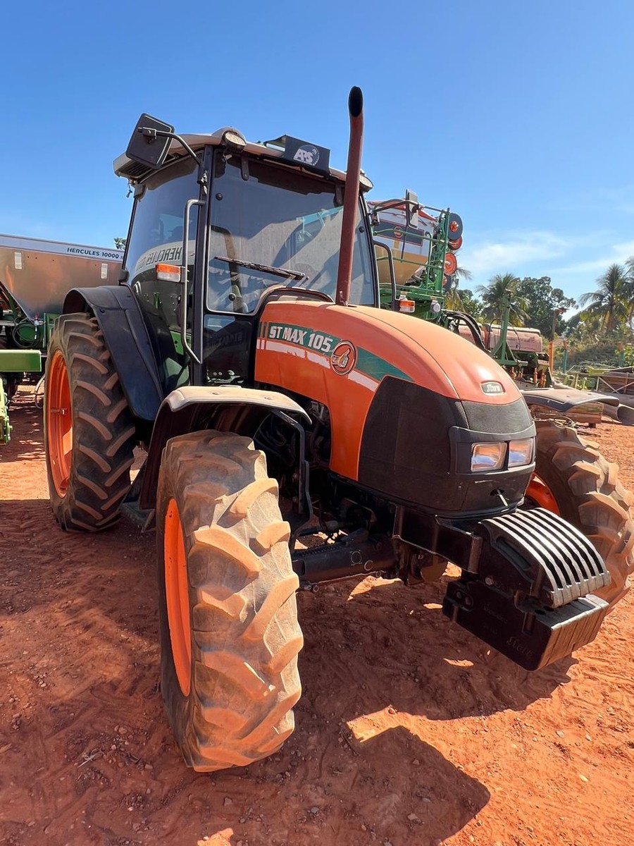 Trator agrícola Stara ST MAX 105 2014