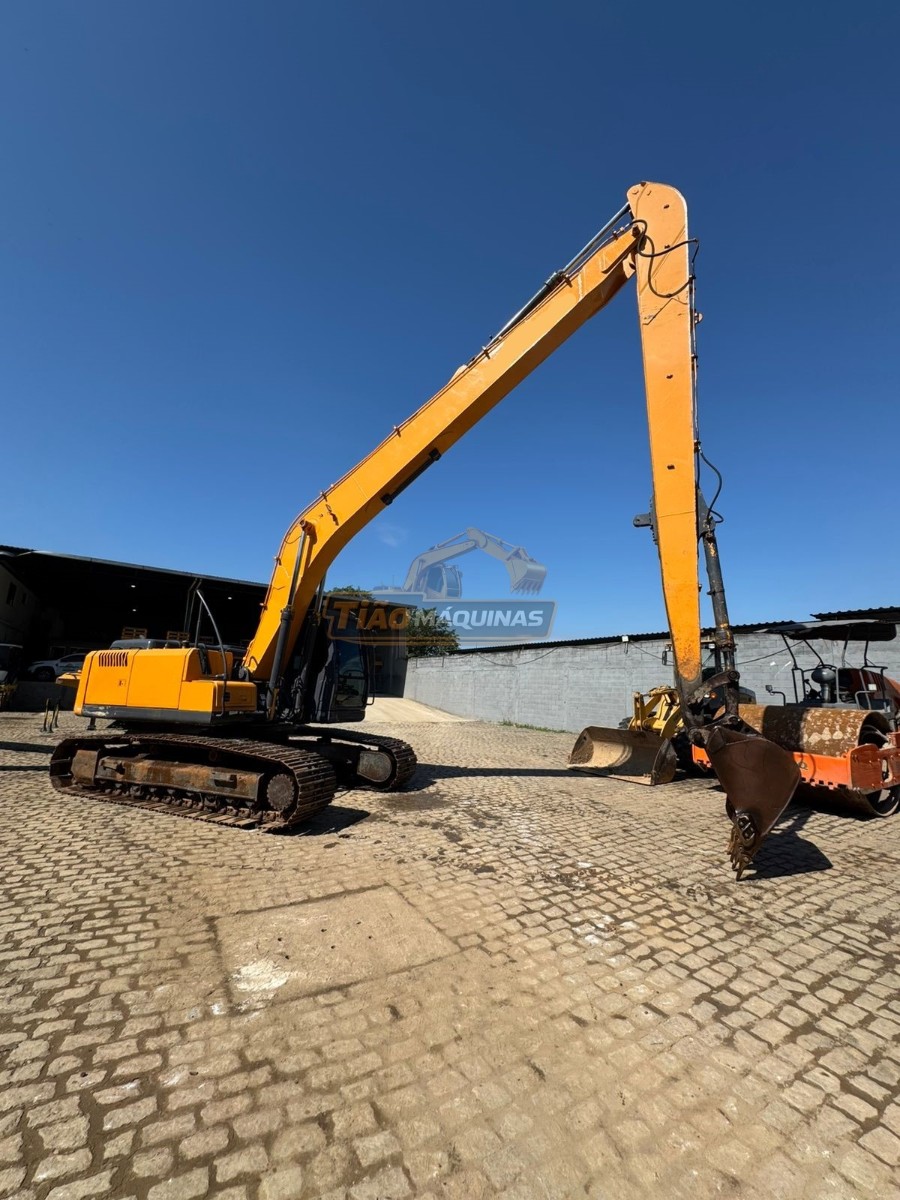 Escavadeira Hyundai R210LC-7 2012