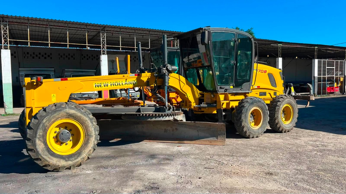 Motoniveladora New Holland RG 170B 2011