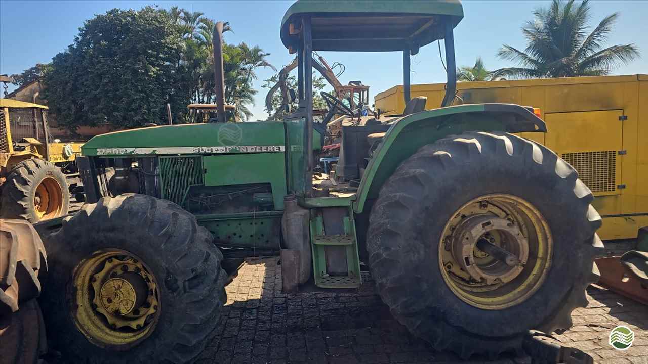 Trator agrícola John Deere 7500 2016