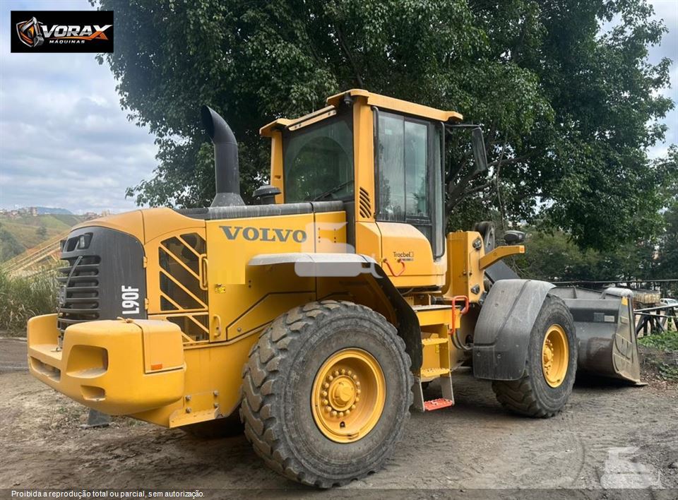 Pá Carregadeira Volvo L90F 2024