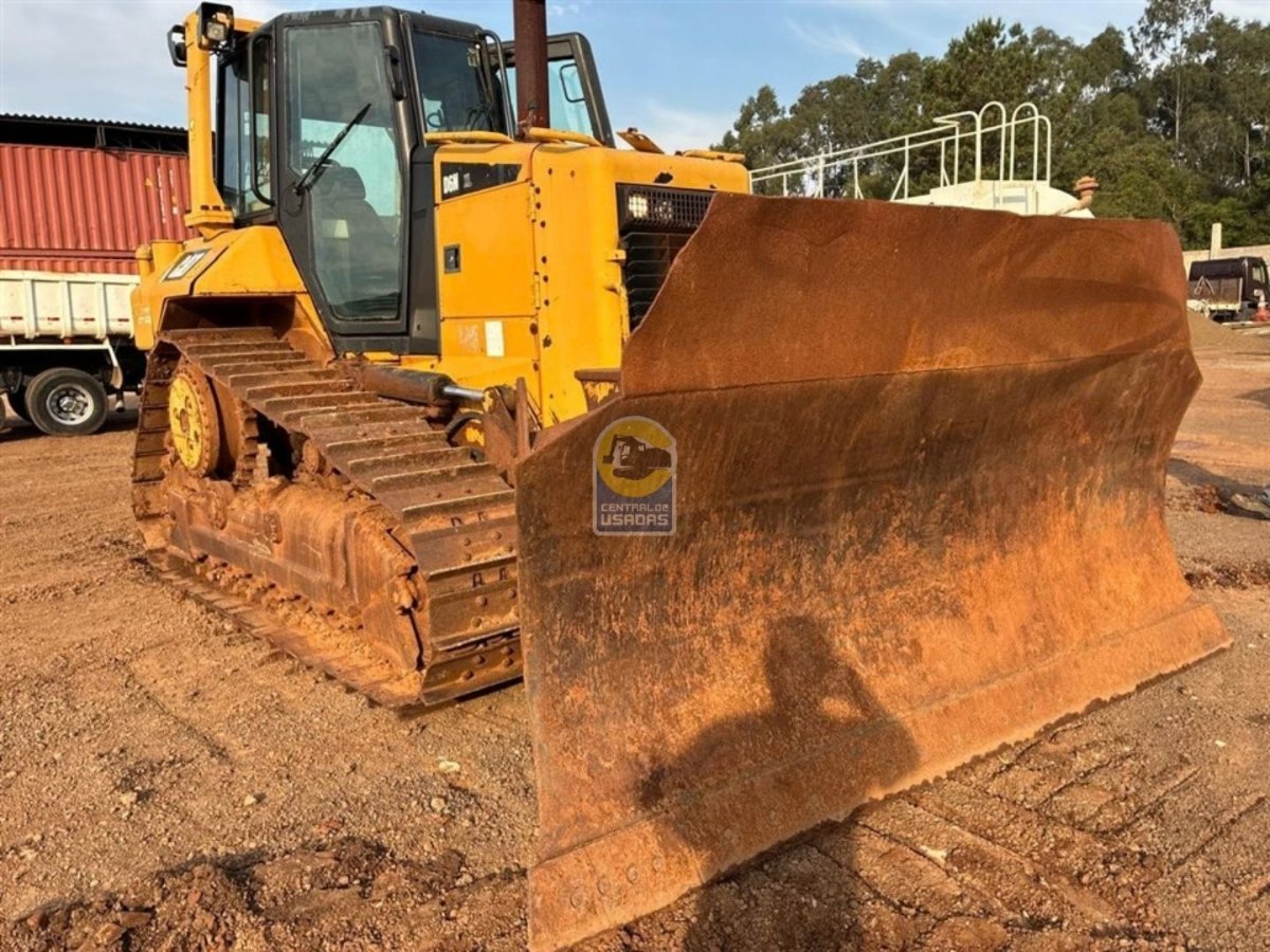 Trator de esteira Caterpillar D6N 2015