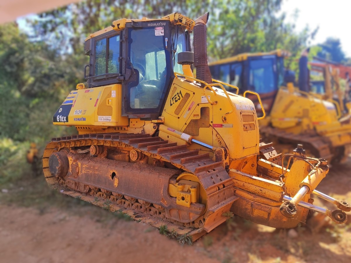 Trator de esteira Komatsu D61-EX 2015