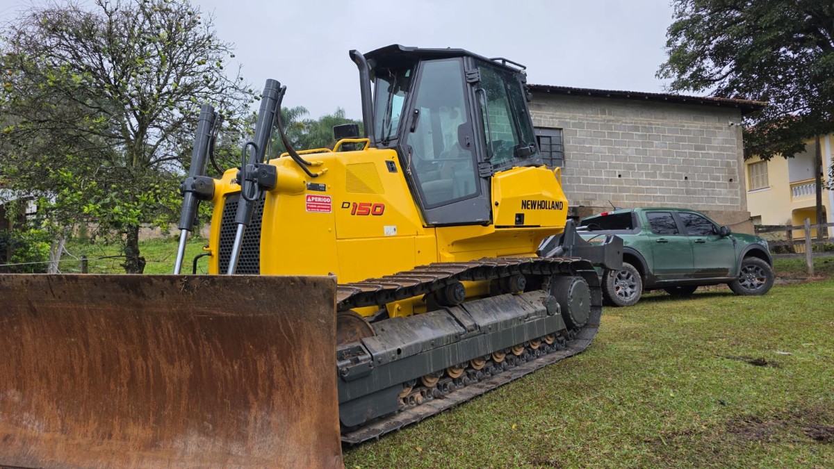 Trator de esteira New Holland D150 B 2015