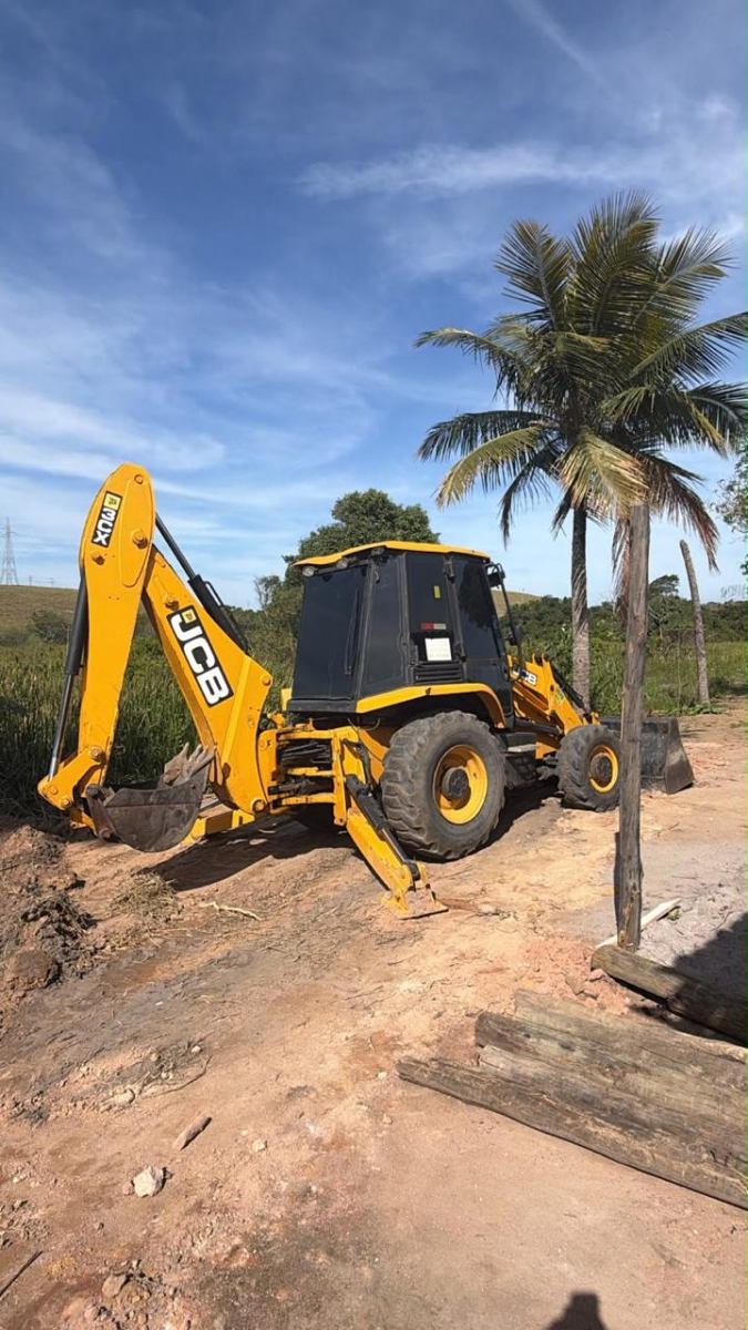 Retroescavadeira JCB 3CX 2019