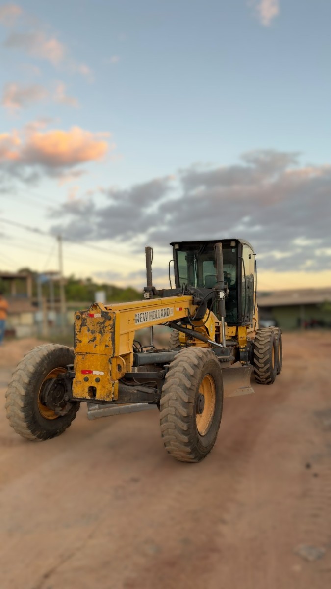 Motoniveladora New Holland RG 140B 2011