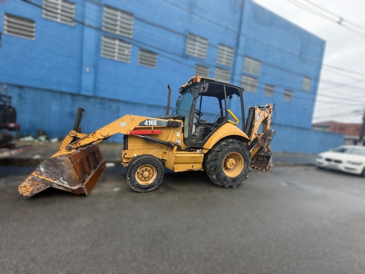 Retroescavadeira Caterpillar 416E 2011