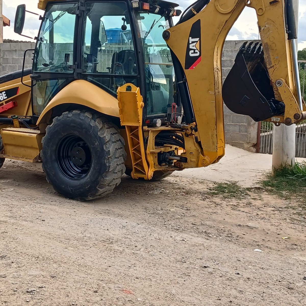 Retroescavadeira Caterpillar 416E 2015