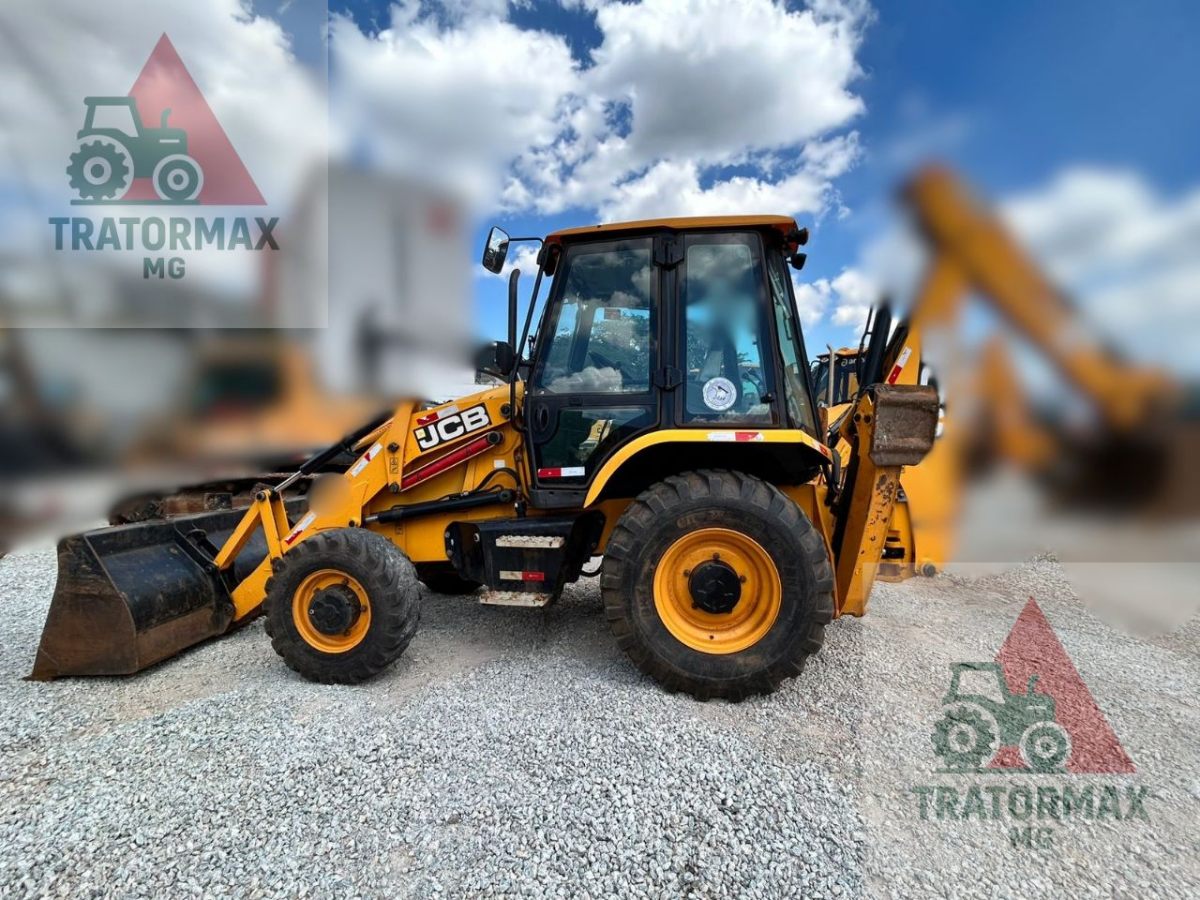 Retroescavadeira JCB 3CX 2022