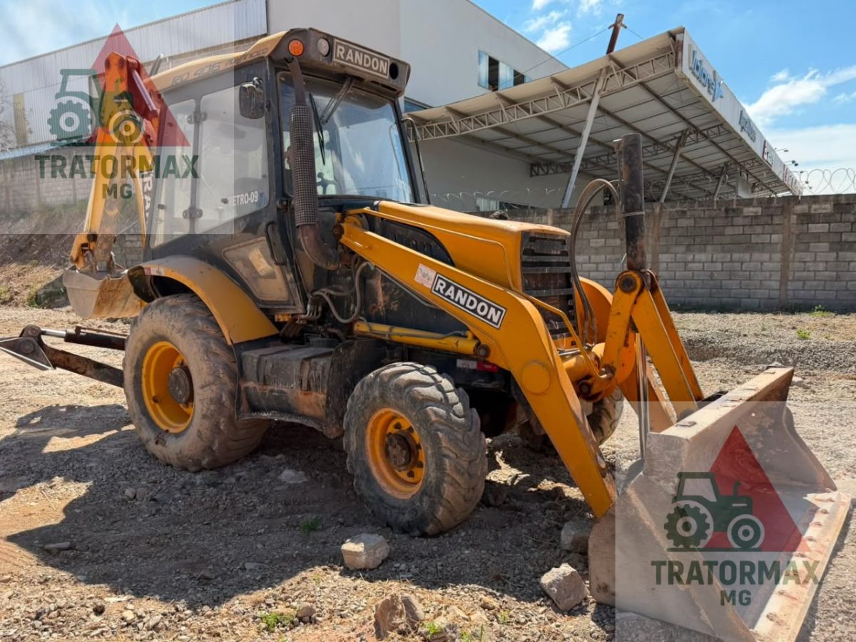 Retroescavadeira Randon RD406 4x4 2018