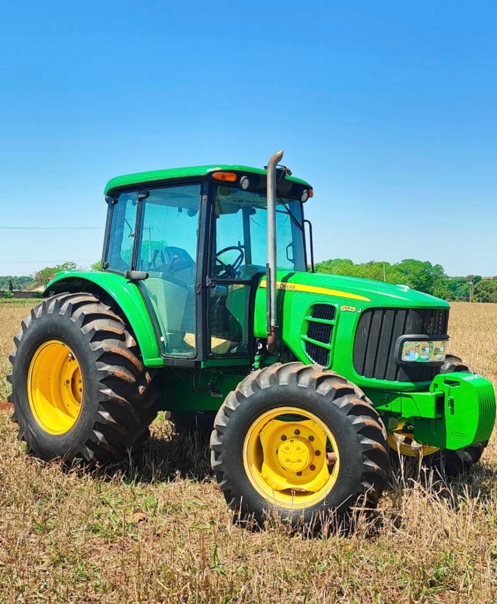Trator agrícola John Deere 6125J 2022