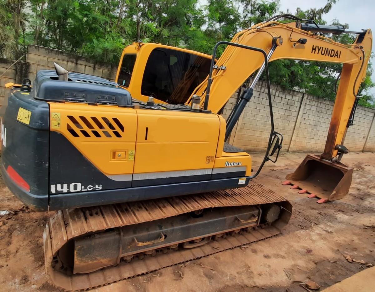 Escavadeira Hyundai R140LC-9 2019
