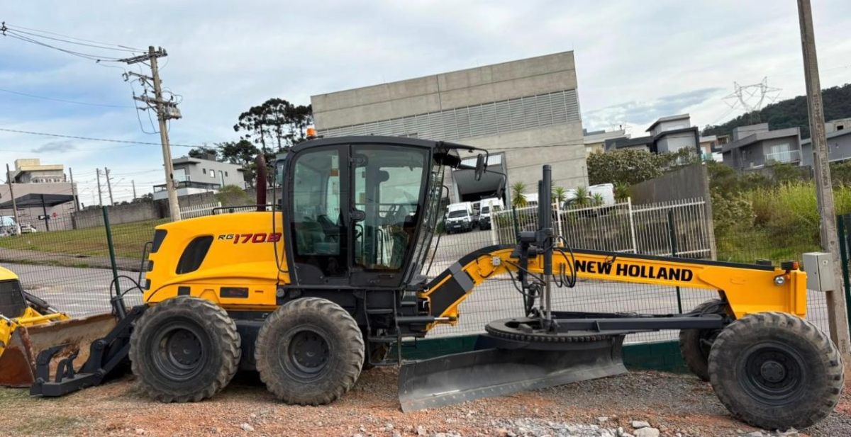 Motoniveladora New Holland RG 170B 2013