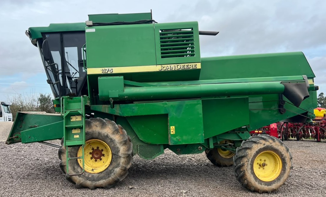 Colheitadeira John Deere 1175 2002