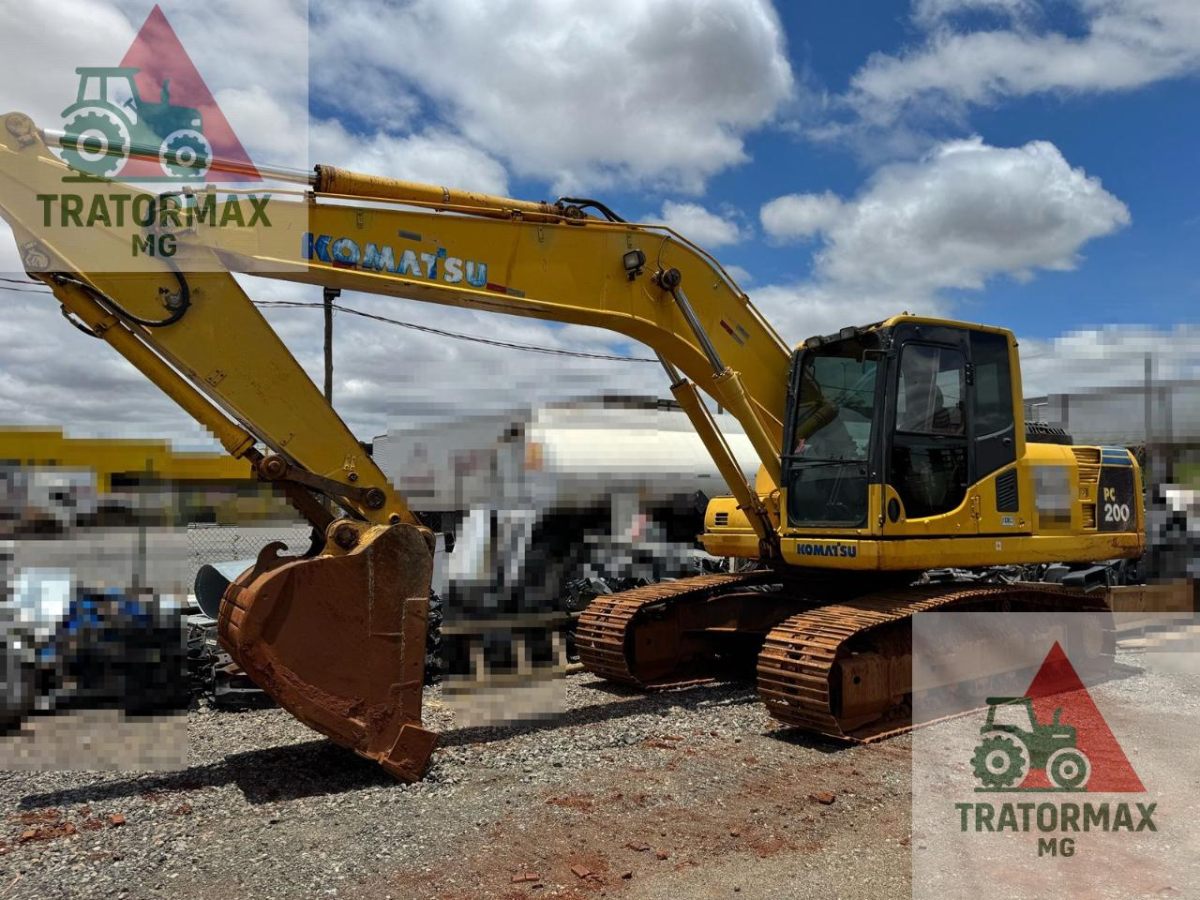 Escavadeira Komatsu PC200 2012