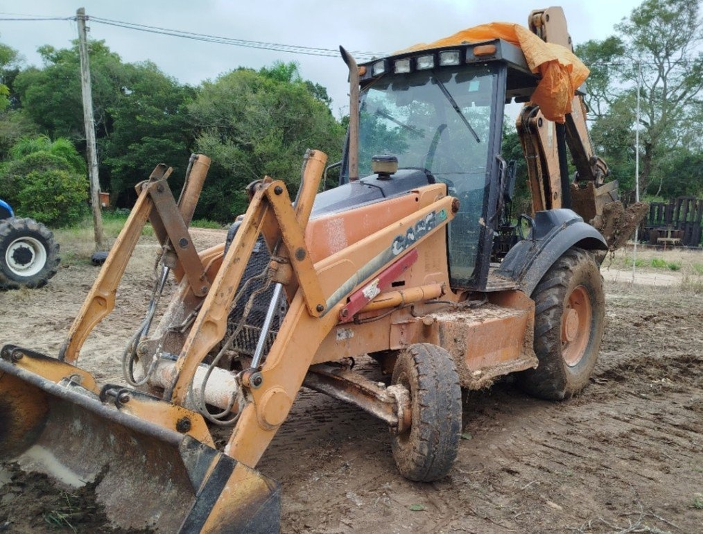 Retroescavadeira Case 580M 2010