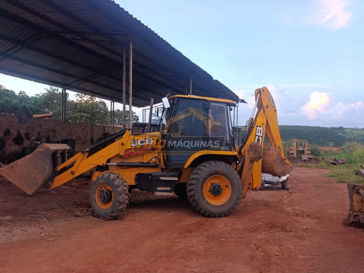 Retroescavadeira JCB 3CX 2022