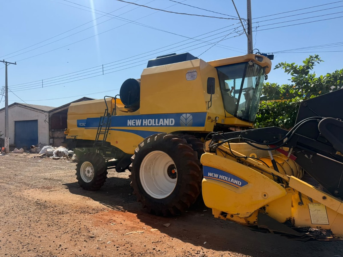 Colheitadeira New Holland TC5090 2014