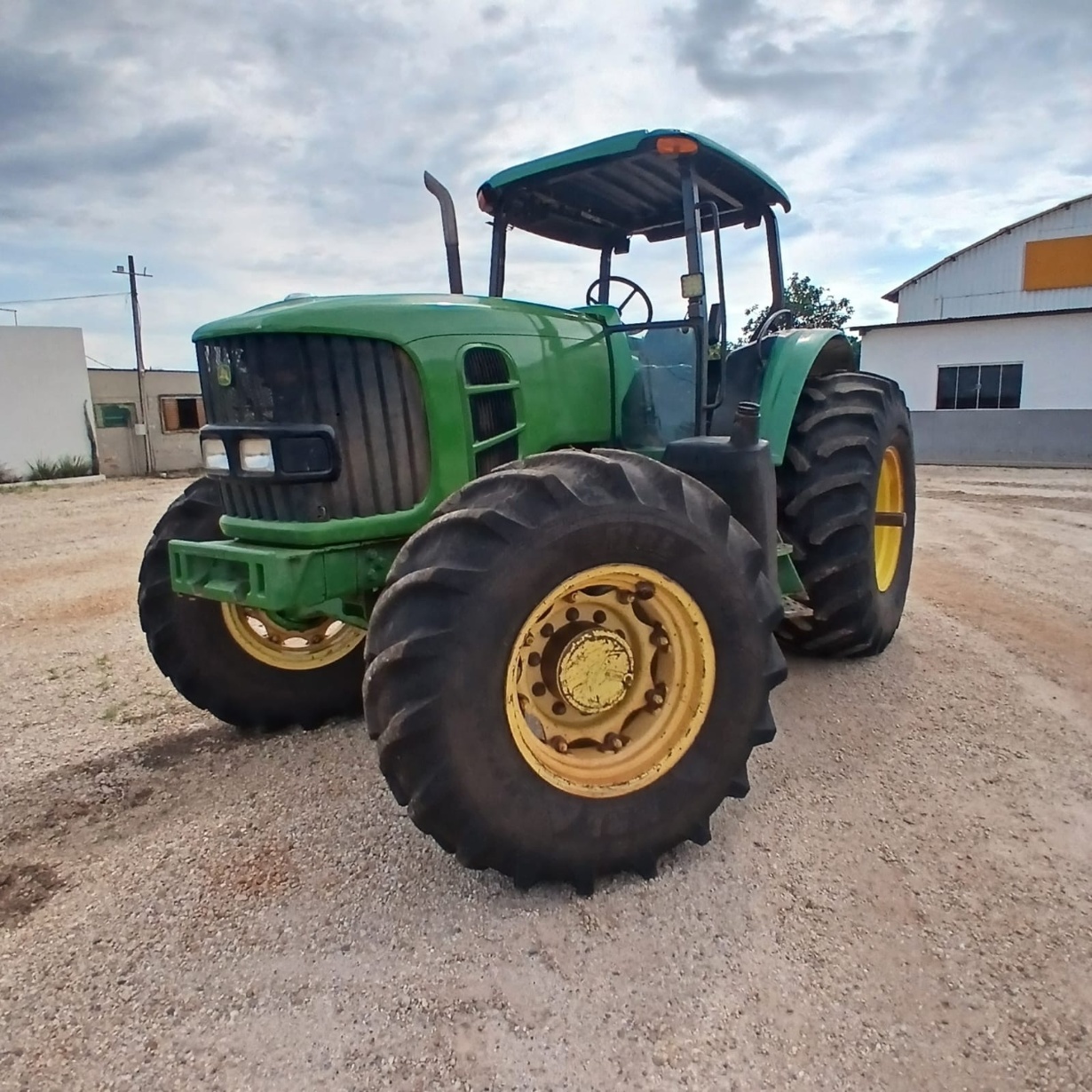 Tratores Agrícolas John Deere 6145J 2013