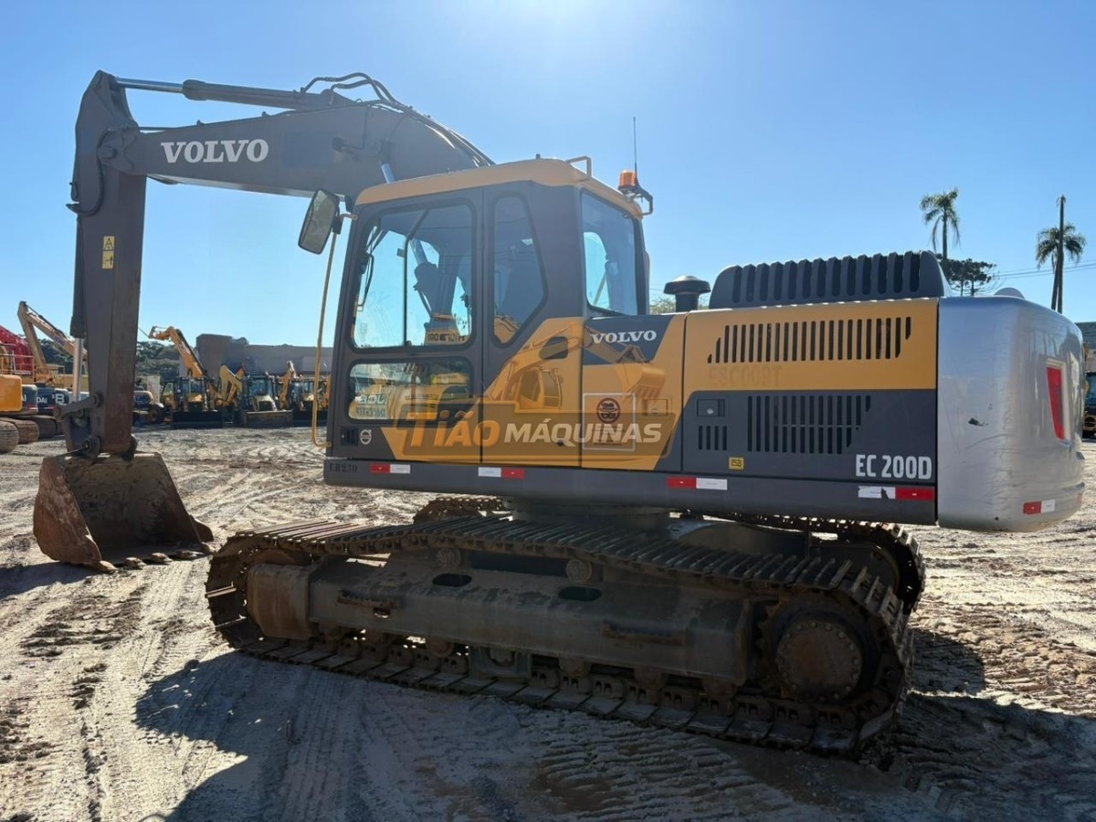 Escavadeira Volvo EC200D 2023