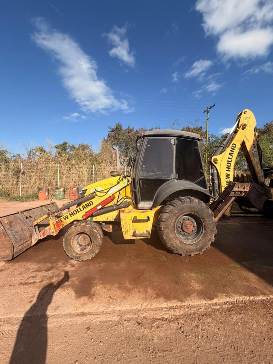 Retroescavadeira New Holland B110B 4X4 2020