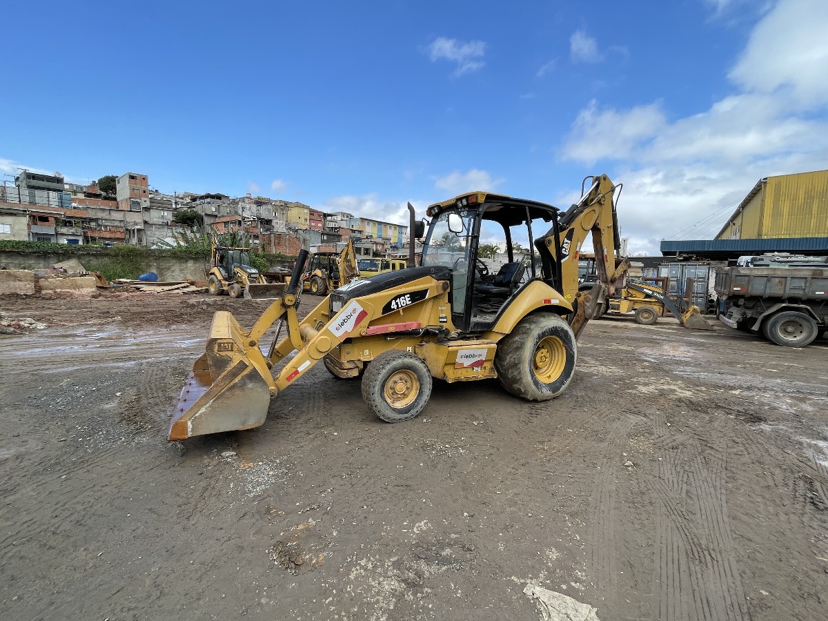 Retroescavadeira Caterpillar 416E 4X2 2013