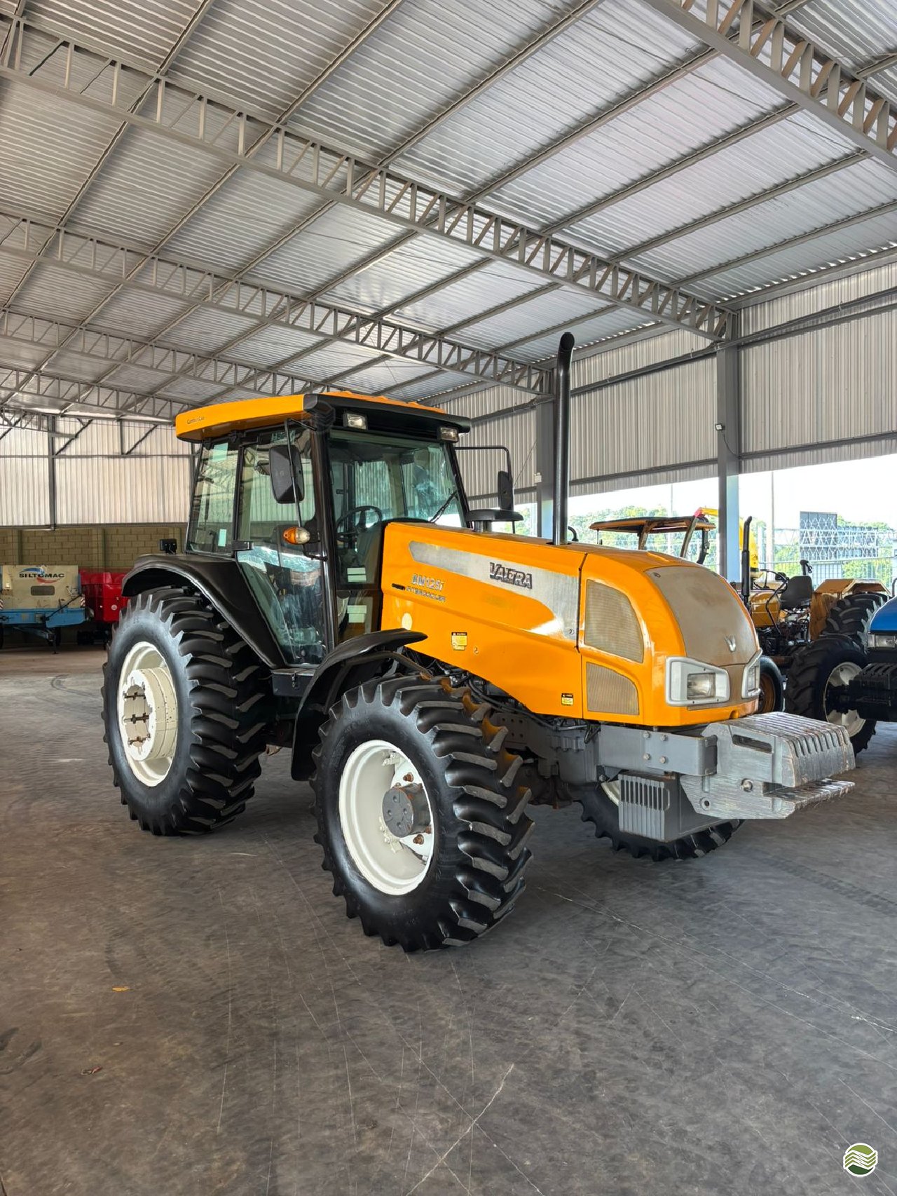 Trator agrícola Valtra Bm 125 2012