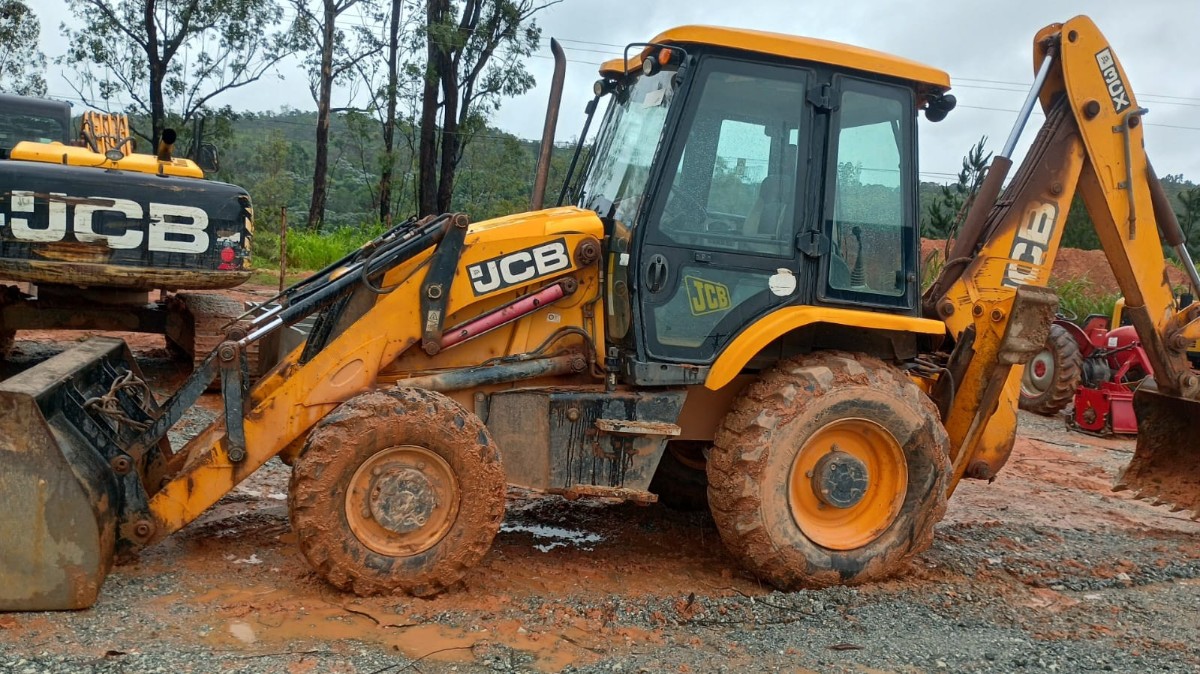 Retroescavadeira JCB 3CX 2017