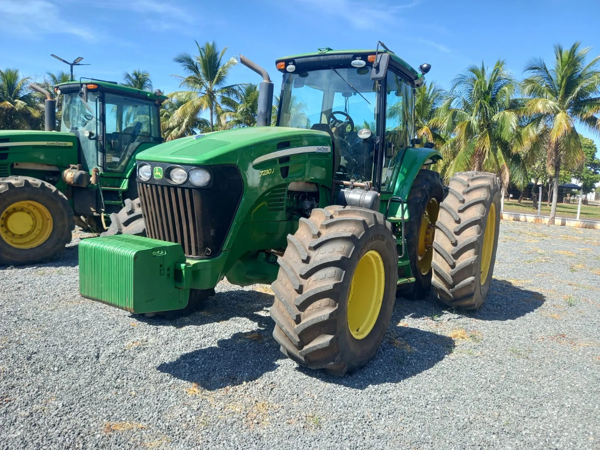 Trator agrícola John Deere 7230 J 2022