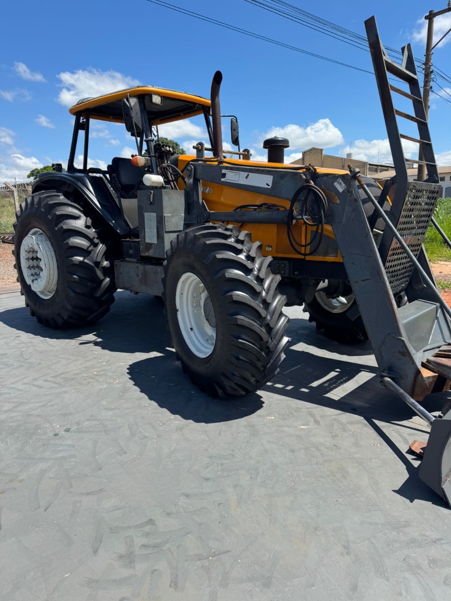 Tratores Agrícolas Valtra BH 180 Hiflow 2015