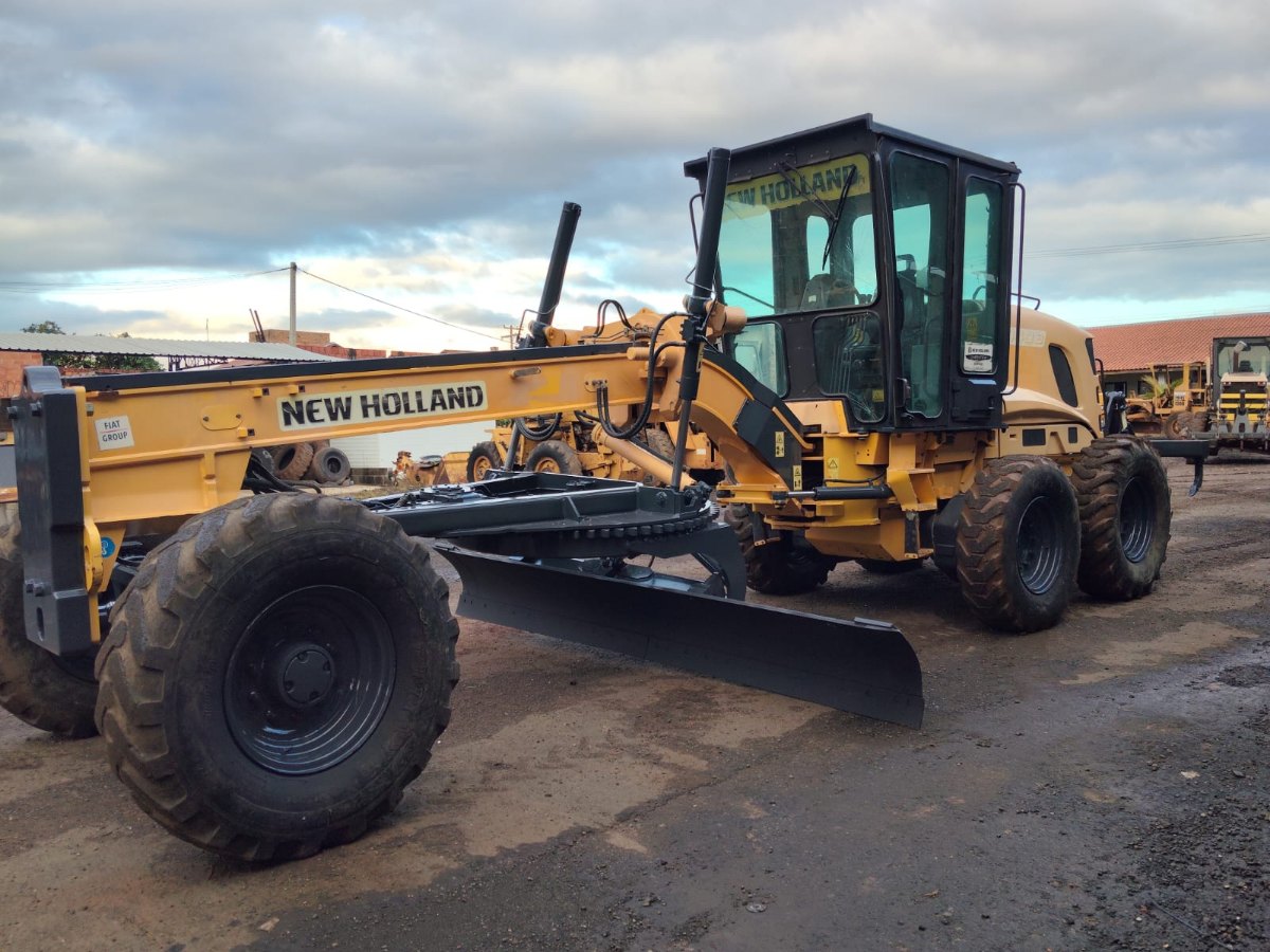 Motoniveladora New Holland RG 140B 2010