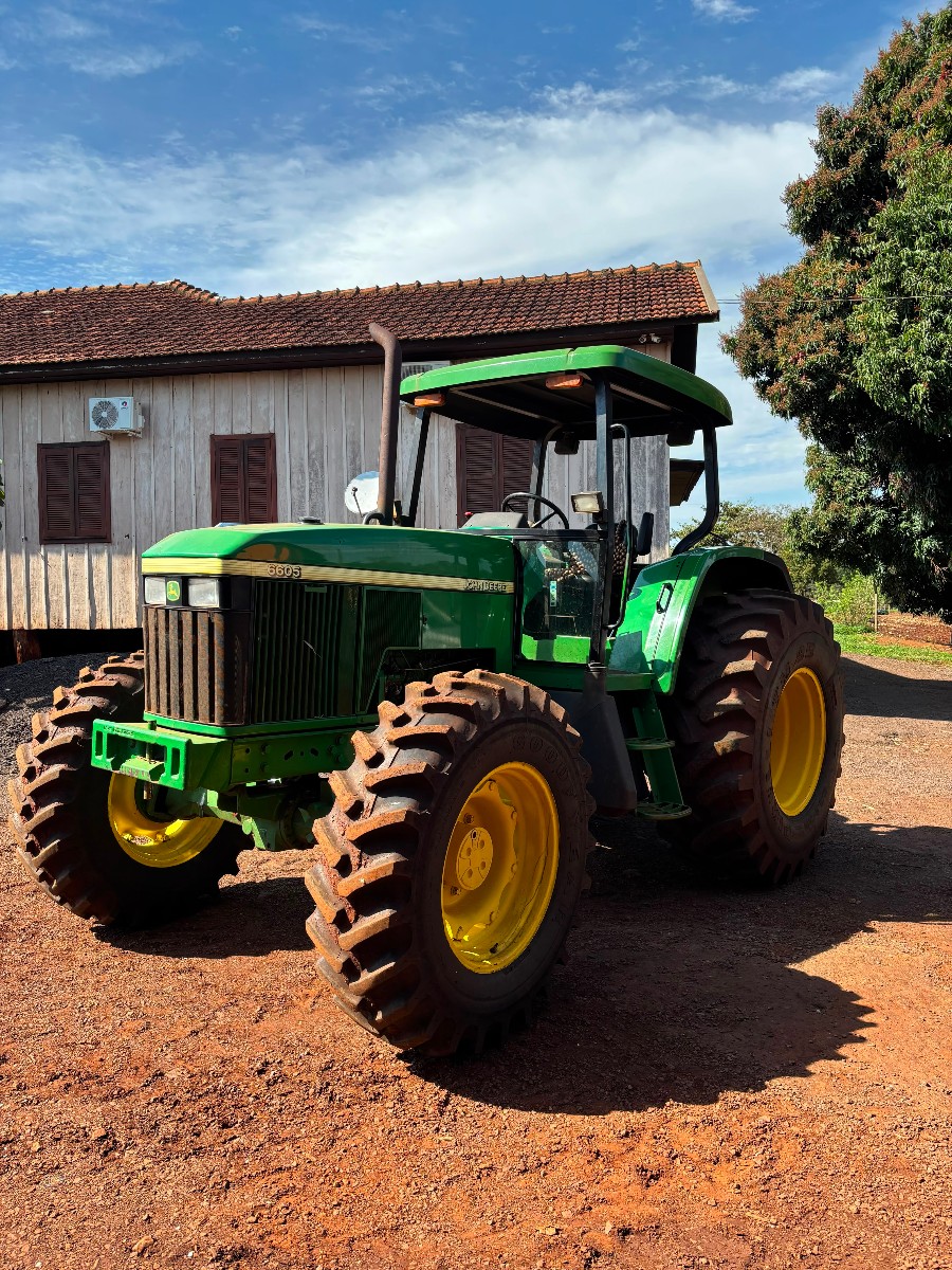 Trator agrícola John Deere 6605 2003