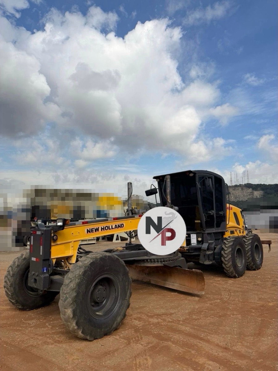 Motoniveladora New Holland RG 140B 2011