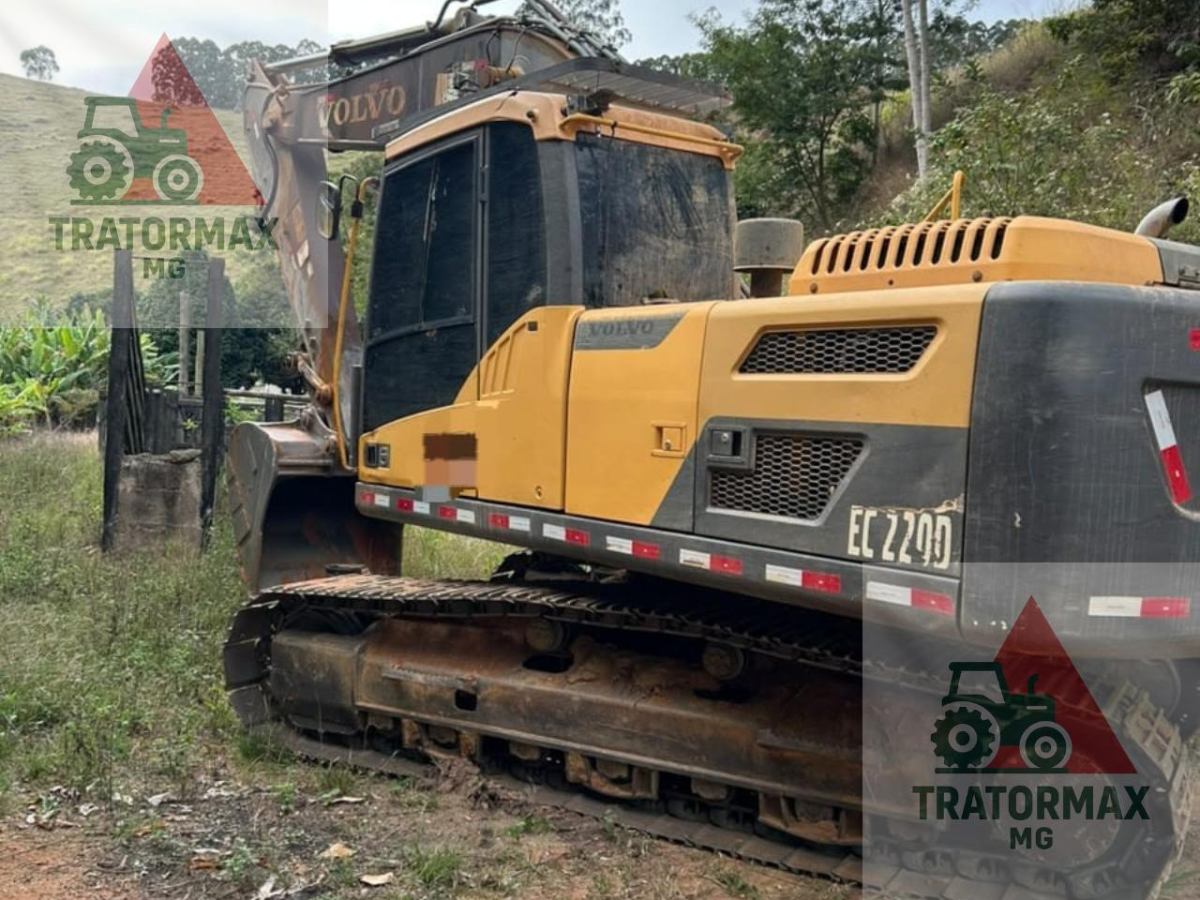 Escavadeira Volvo EC220D 2014